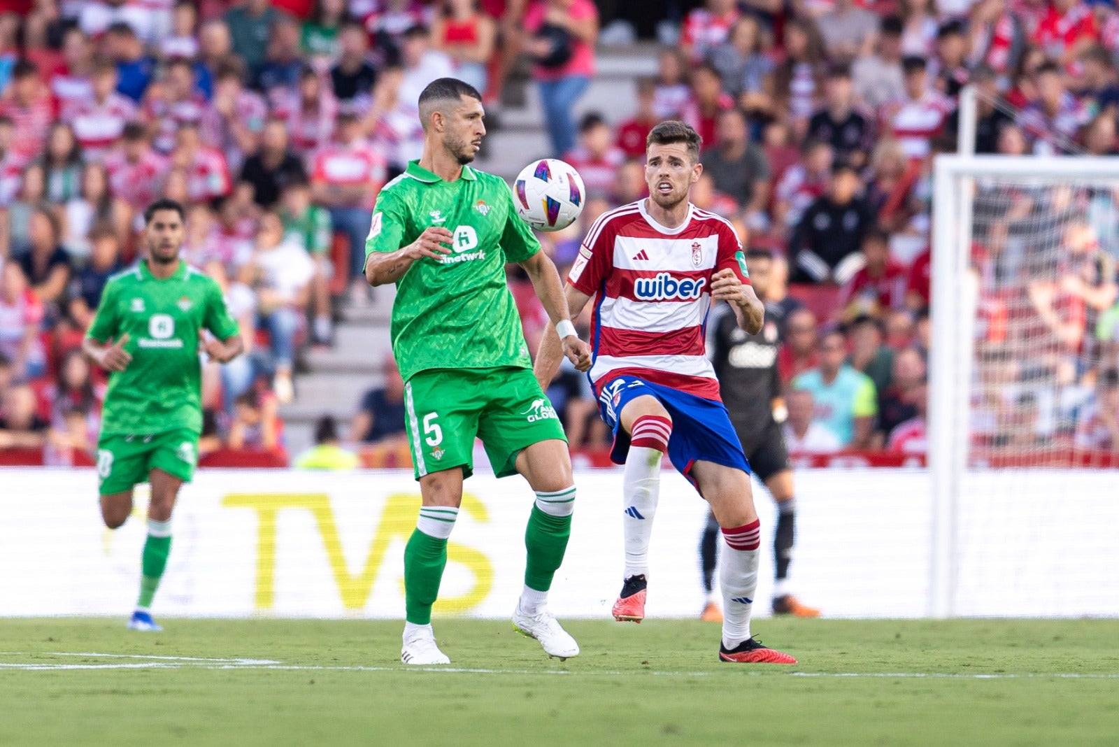 Las mejores jugadas del Granada-Betis, en imágenes