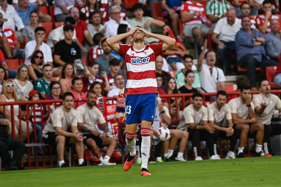 Las mejores jugadas del Granada-Betis, en imágenes