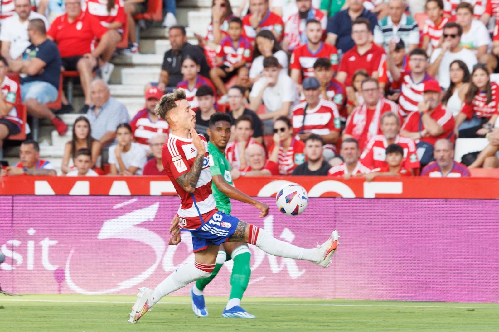 Las mejores jugadas del Granada-Betis, en imágenes