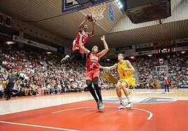 Espectacular mate de Yves Pons ante el Gran Canaria.