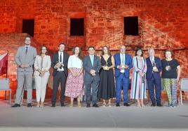 Foto de familia de los premiados con la Diputación de Jaén.