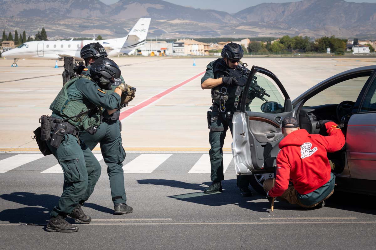 Las mejores imágenes del dispositivo de la Guardia Civil en Granada para  las cumbres europeas