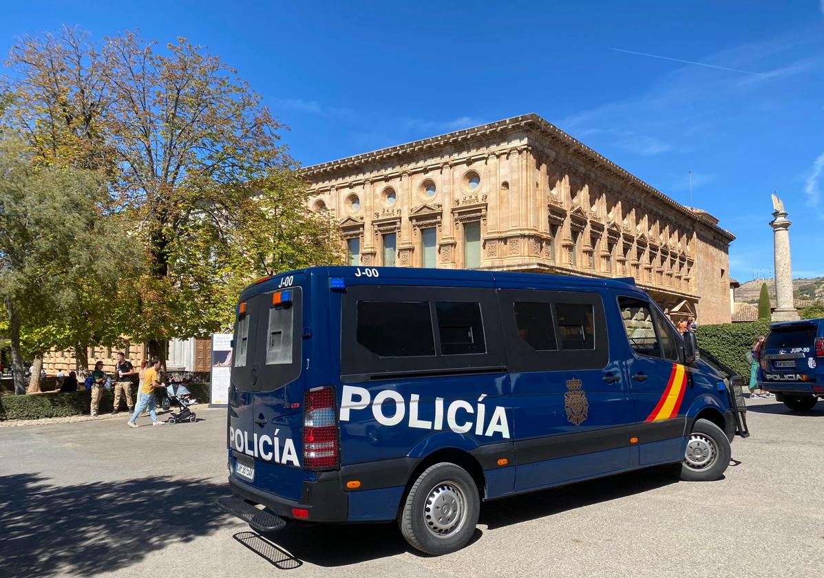 Dispotivo policial en la Alhambra.