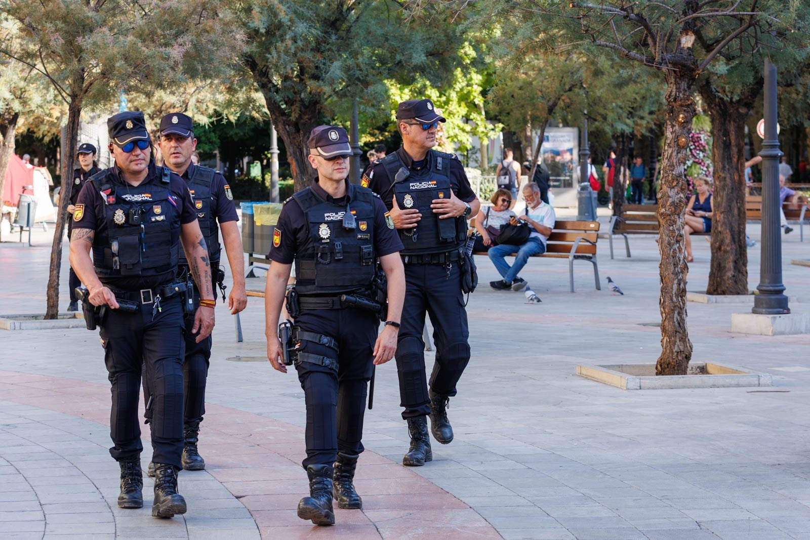 Las imágenes de la policía custodiando el Centro de Granada