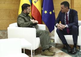 Zelenski y Sánchez en el Palacio de Congresos de Granada.