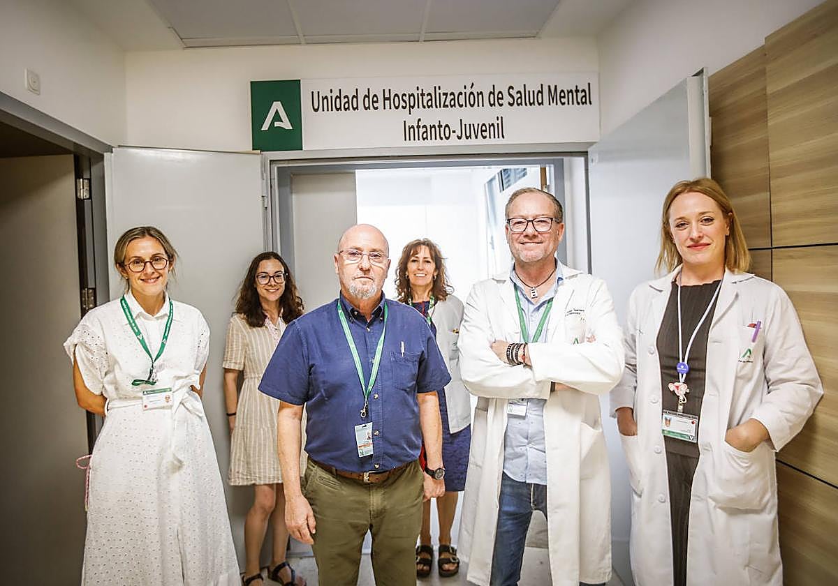 Imagen principal - Profesionales de la Unidad de Hospitalización de Salud Mental infanto-juvenil.