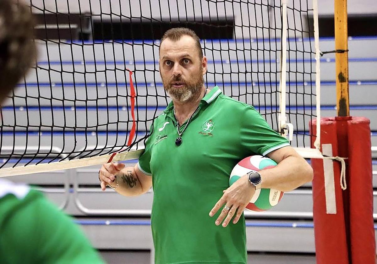 Tras trece años, Carreño vuelve al banquillo del Moisés Ruiz mañana.