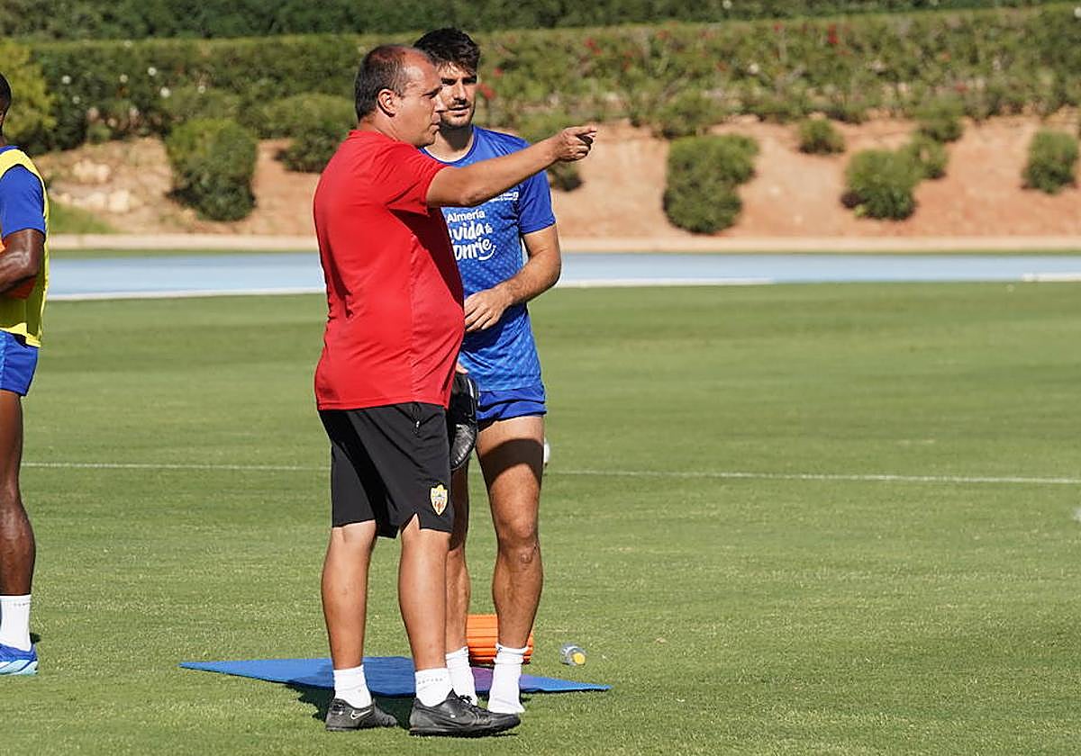 Alberto Lasarte dialoga con Gonzalo Melero.