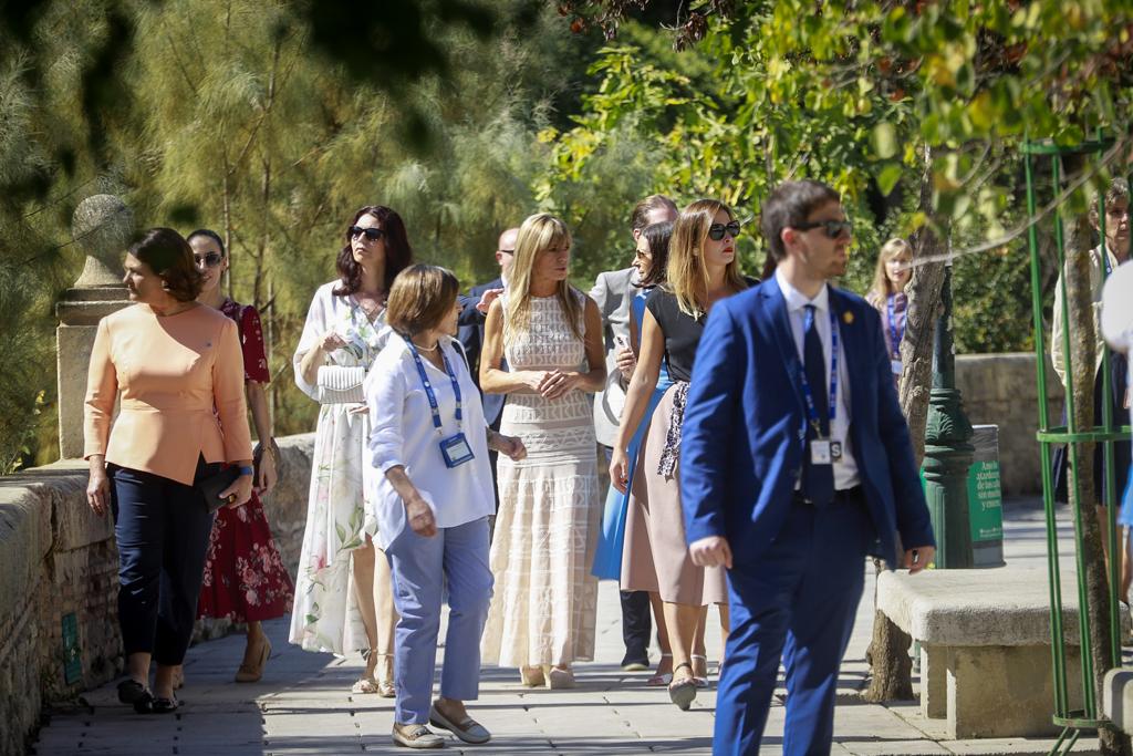 Las imágenes de los acompañantes de los mandatarios en el centro de Granada