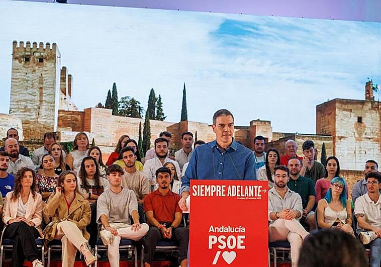 Pedro Sánchez durante su mitin de este sábado en el hotel Granada Barceló Congress.