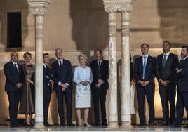 Líderes europeos observan la belleza de la Alhambra.