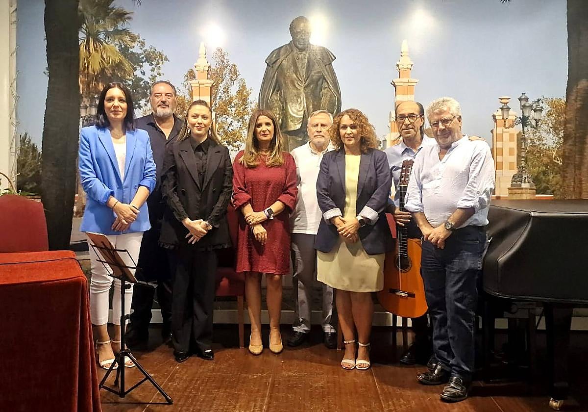 Autoridades municipales, componentes del CEL y participantes del acto de apertura del curso académico.