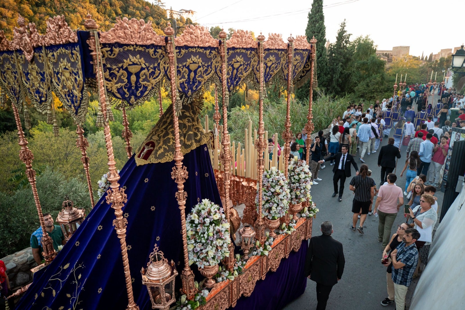 Las imágenes de los traslados del miércoles para la Magna de Granada