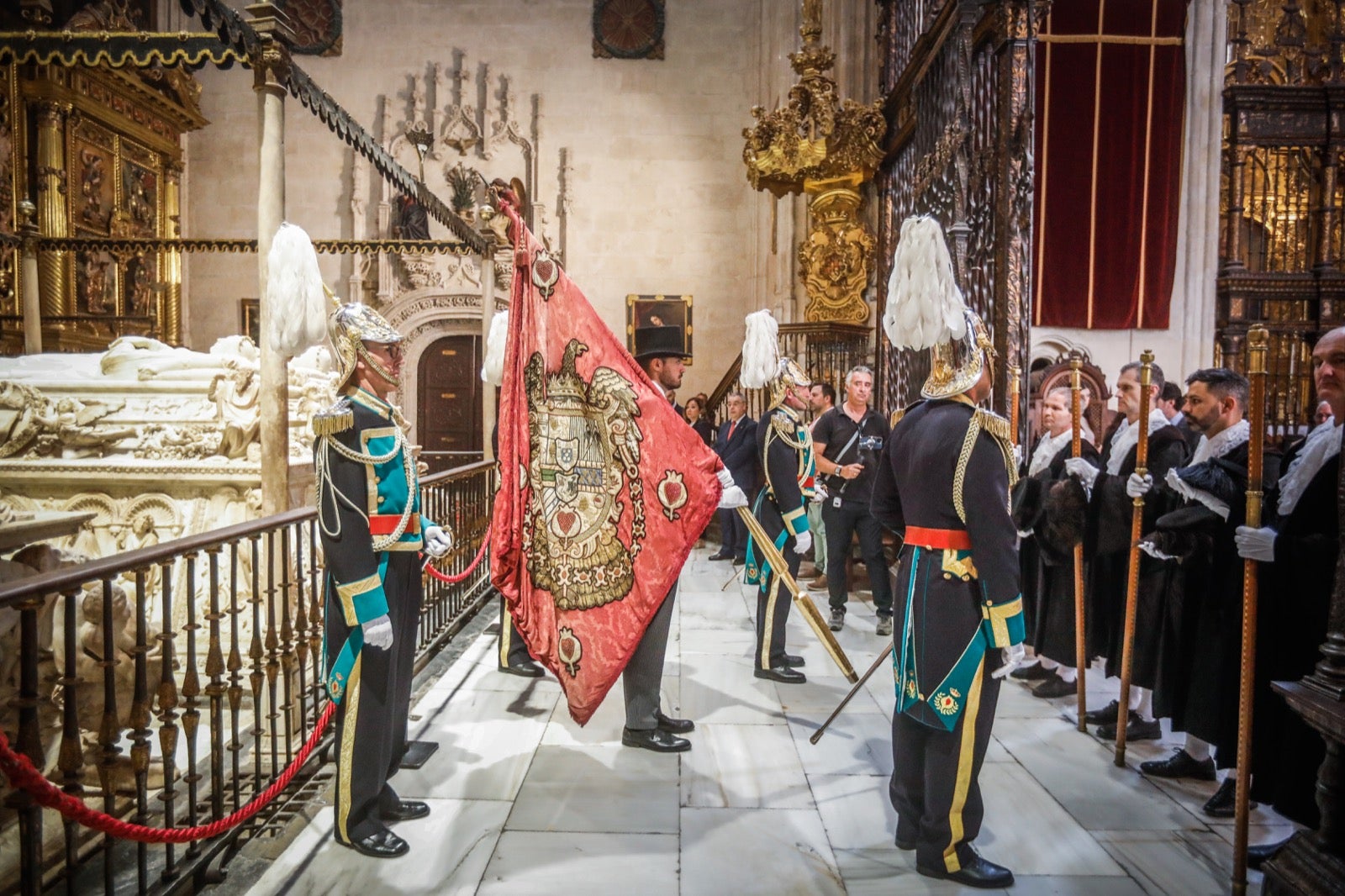 Las imágenes de los actos del 12 de octubre en Granada