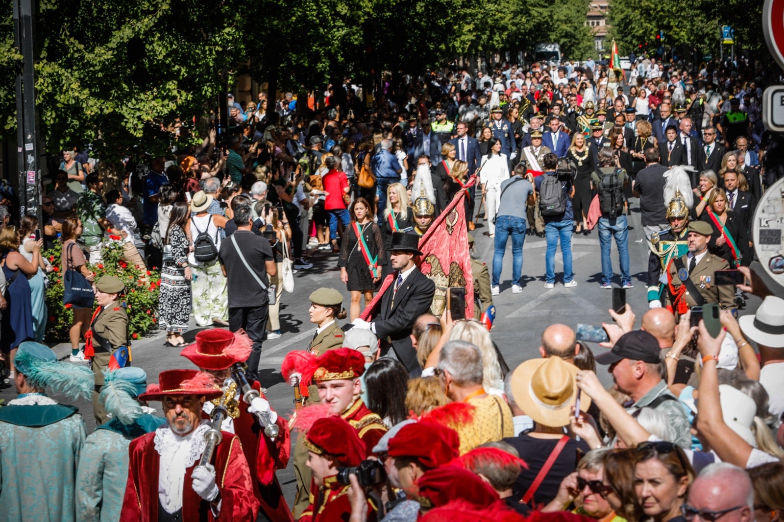 Las imágenes de los actos del 12 de octubre en Granada