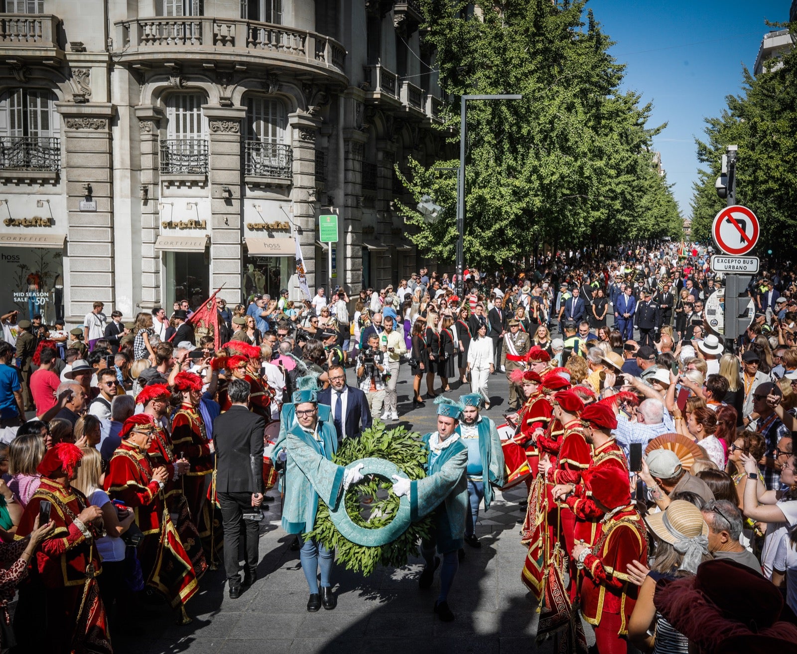 Las imágenes de los actos del 12 de octubre en Granada