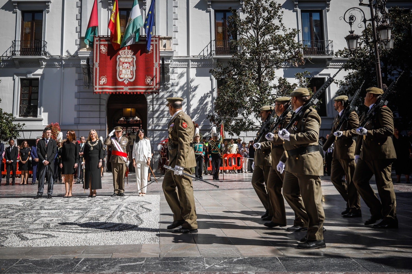 Las imágenes de los actos del 12 de octubre en Granada