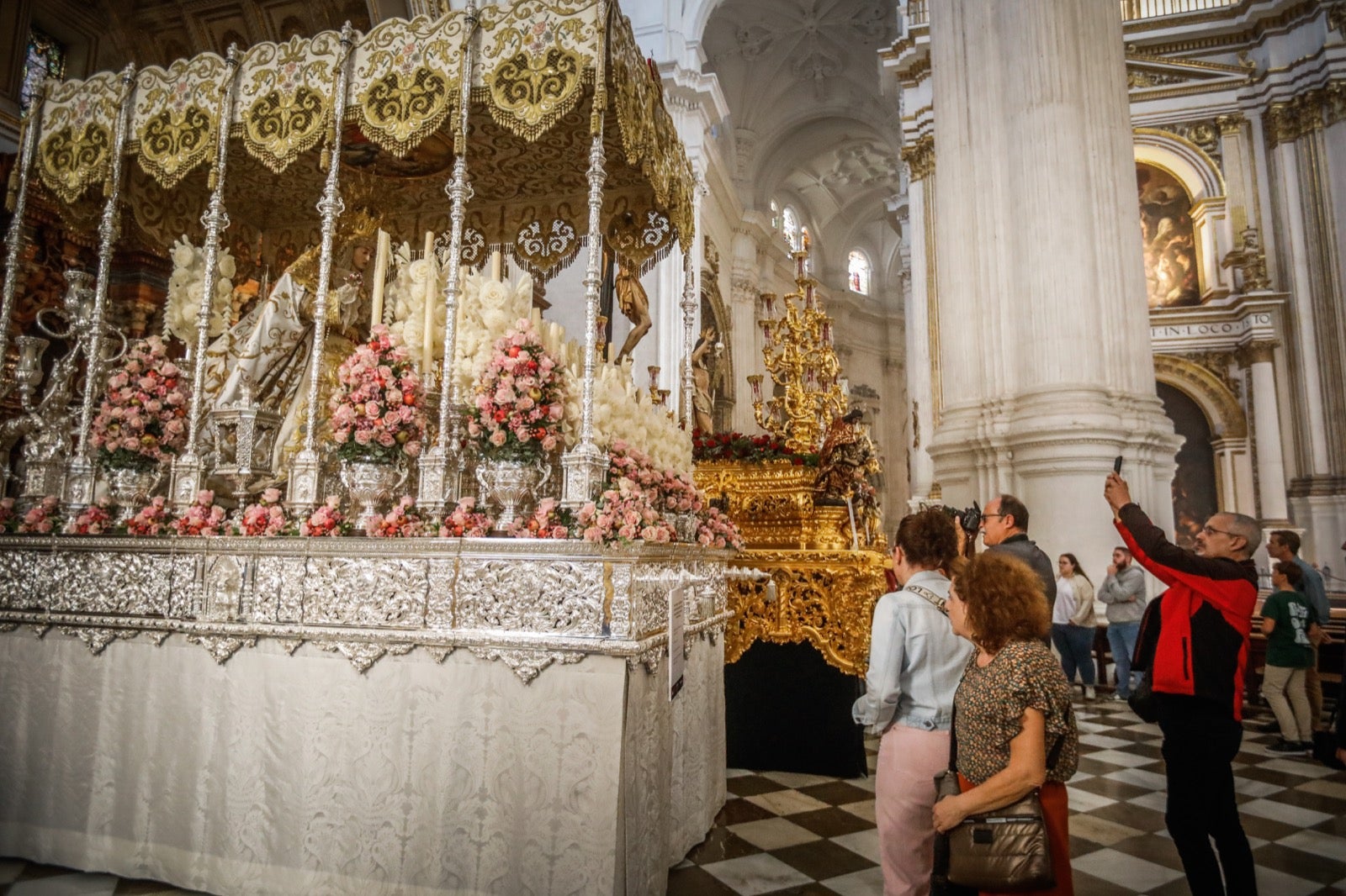 Las imágenes de todos los pasos que procesionarán en la Magna de Granada