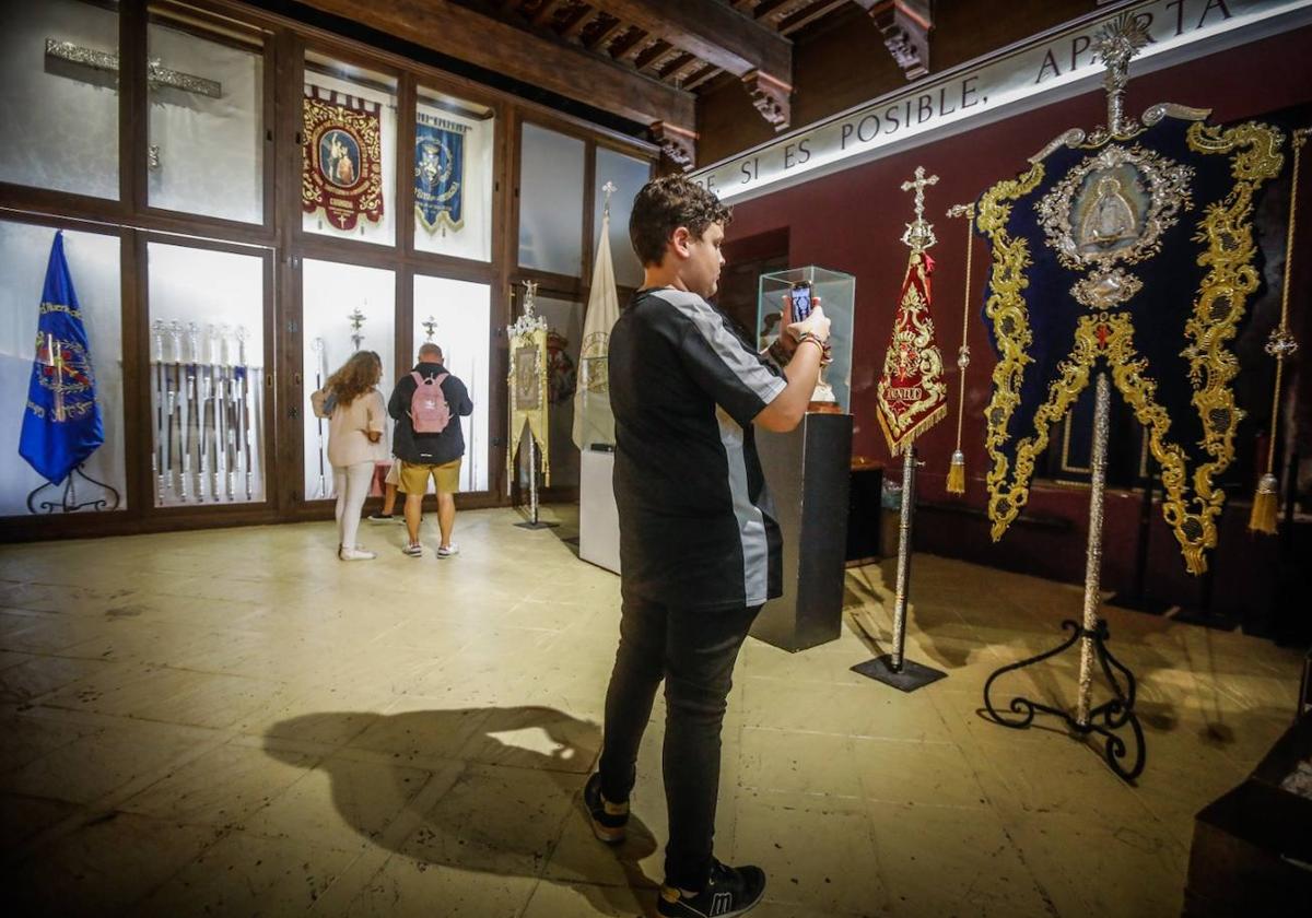 La casa de hermandad de la Oración en el Huerto ha recibido muchas visitas este sábado.