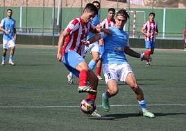 El Poli Almería impuso su fútbol ante un Poli El Ejido en problemas.