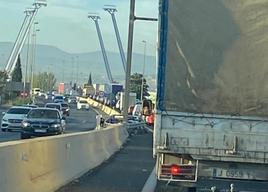 Atasco en la circunvalación tras un accidente este lunes