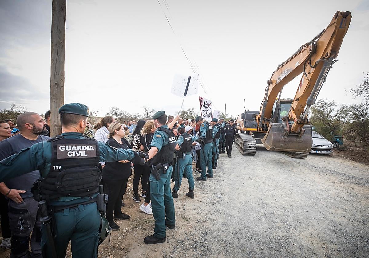 El derribo de la casa de Moraleda, en imágenes