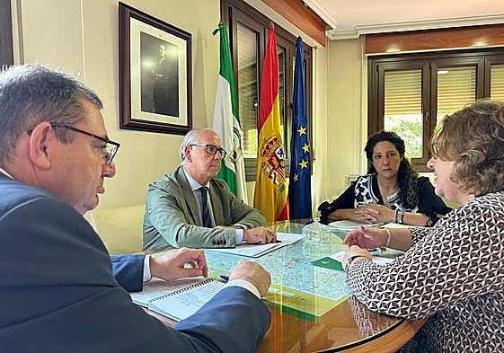 Jesús Estrella y la alcaldesa Ana Guzmán.