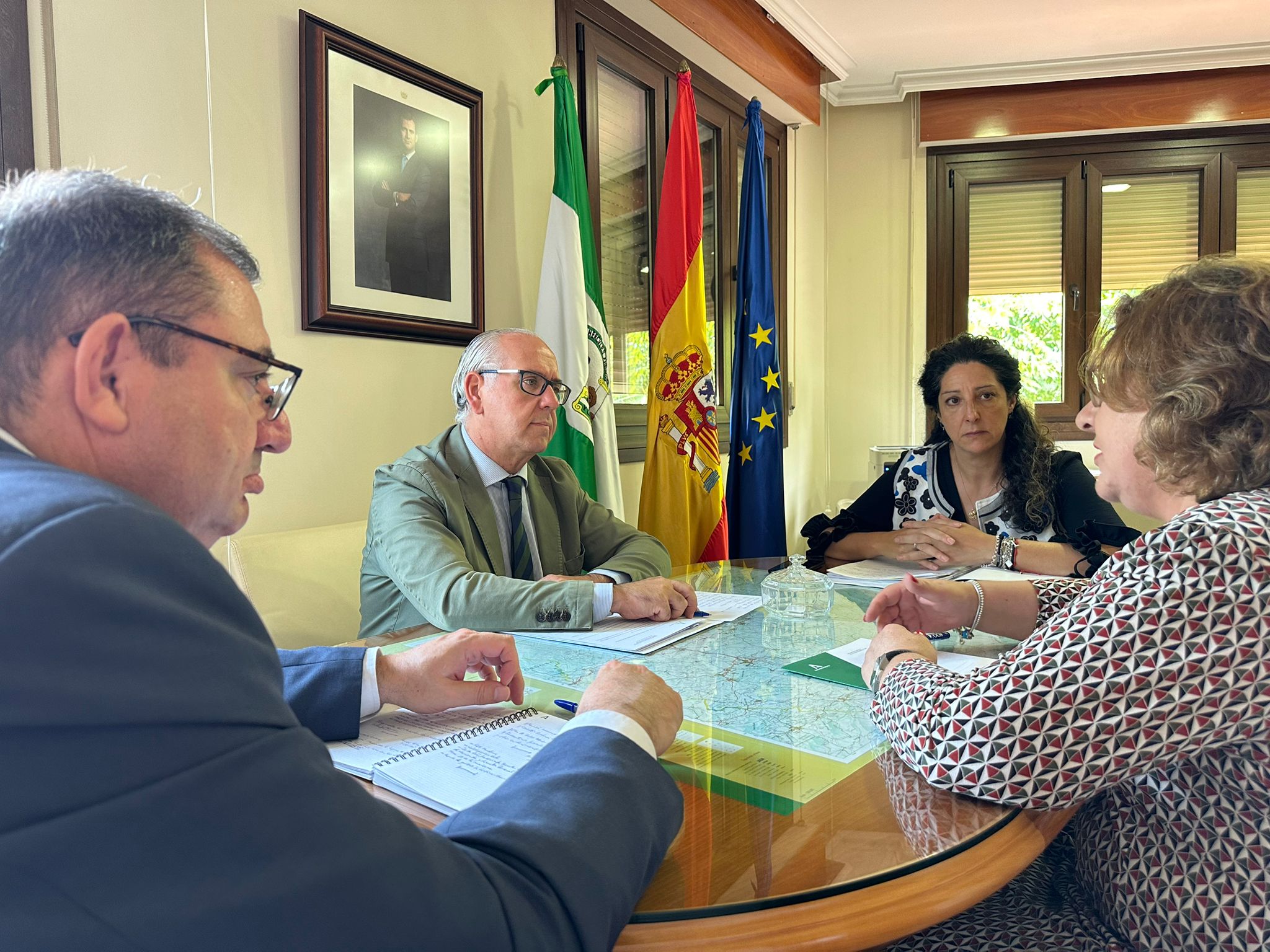 Jesús Estrella y la alcaldesa Ana Guzmán.