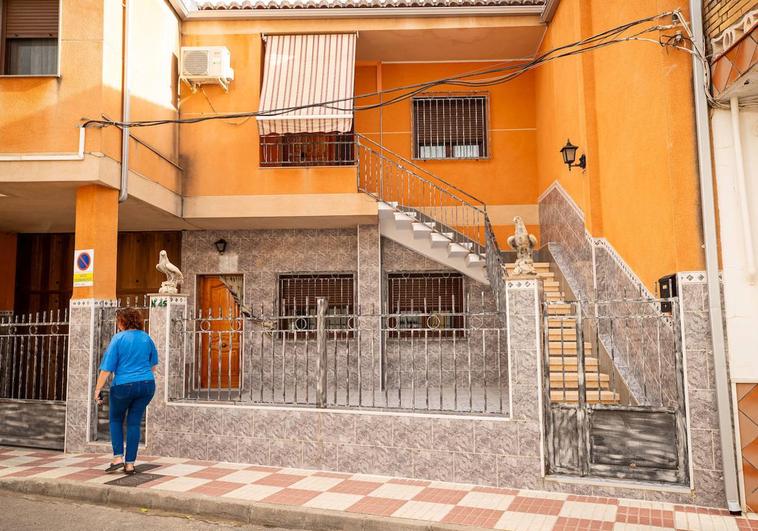 Vivienda (parte superior) en la que residía el joven detenido.