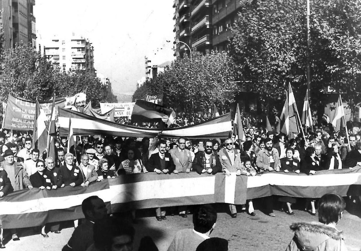 Cabecera de la manifestación que partió de la plaza de Renfe.