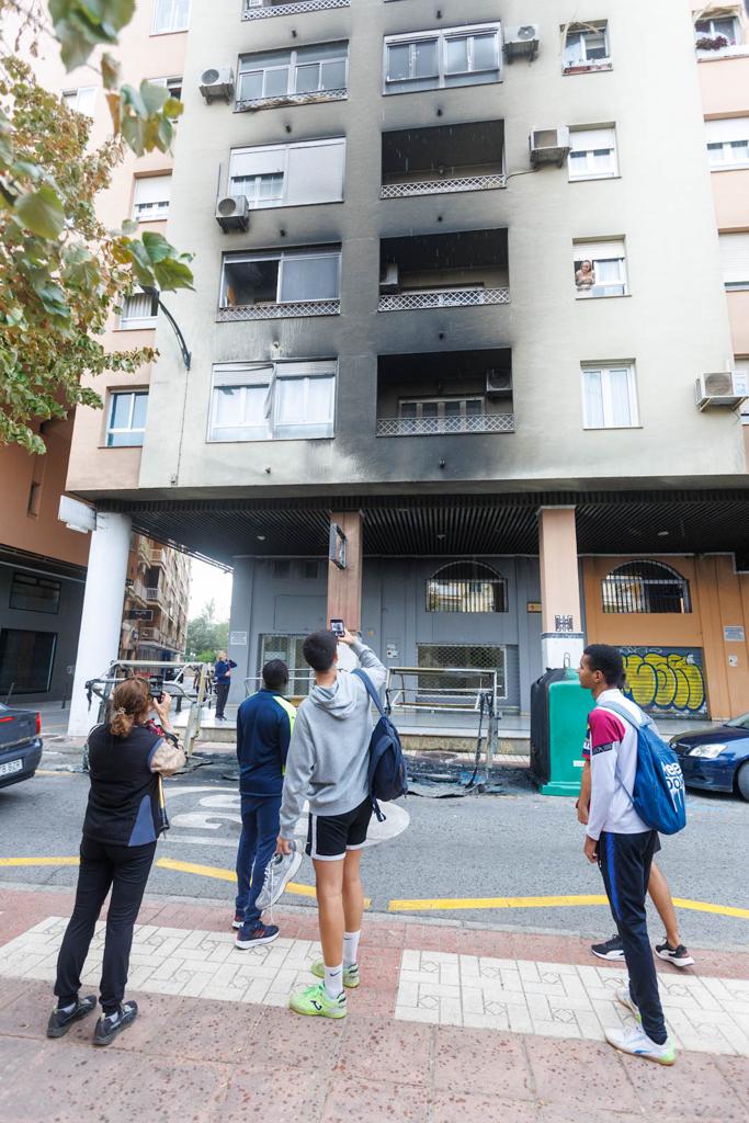 Imagen secundaria 2 - Secuelas del incendio esta mañana. 