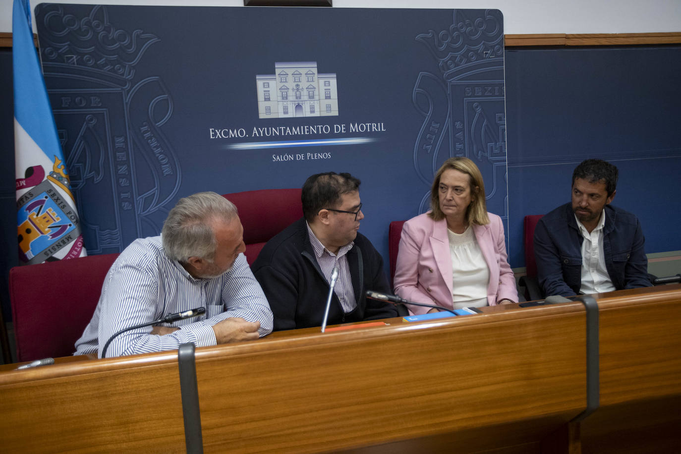 El presidente, Rafael Caballero, rodeado de los nuevos vicpresidentes.