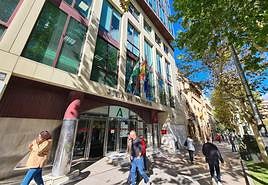 Edificios recomprados por la Junta, en los números 19 y 21 del Paseo de la Estación.