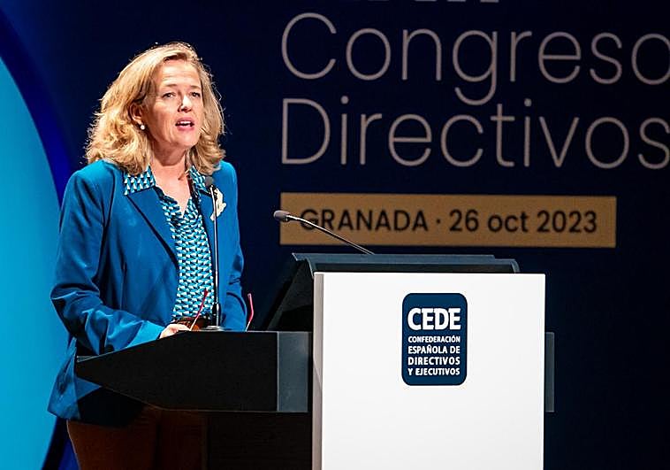 Nadia Calviño interviene en el Congreso de la CEDE en Granada.