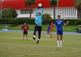 Fernando vuela alto, como los sueños para hoy de la UD Almería.
