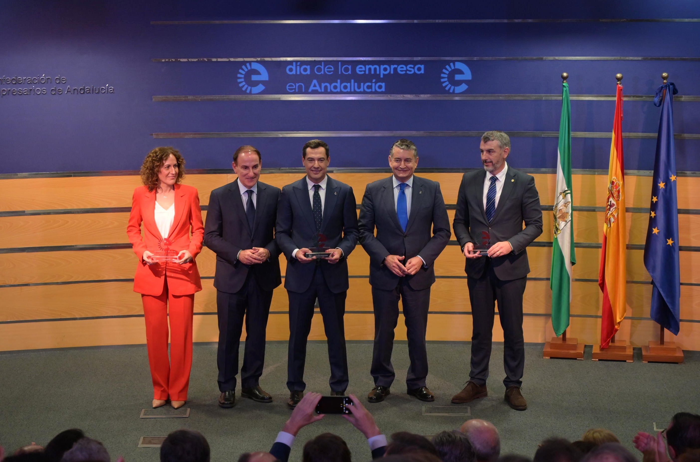 El presidente de la Junta, Juanma Moreno, en el acto de celebración ayer del Día de la Empresa en Andalucía en la sede de la CEA.