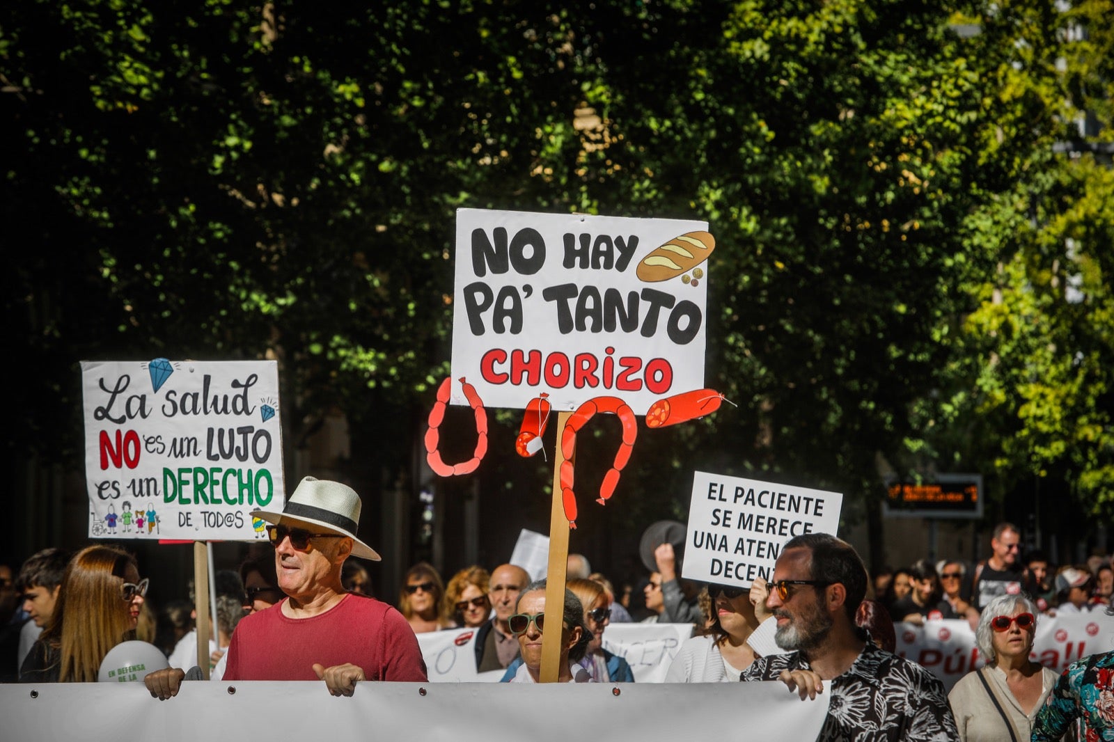 Las imágenes de la manifestación por la Sanidad de este sábado en Granada