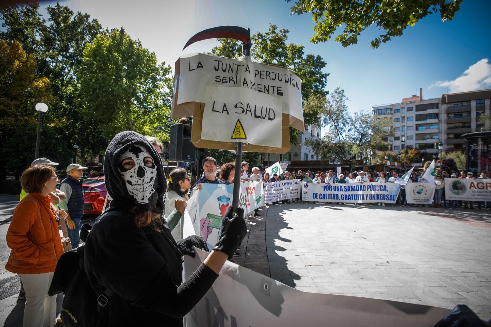 Las imágenes de la manifestación por la Sanidad de este sábado en Granada