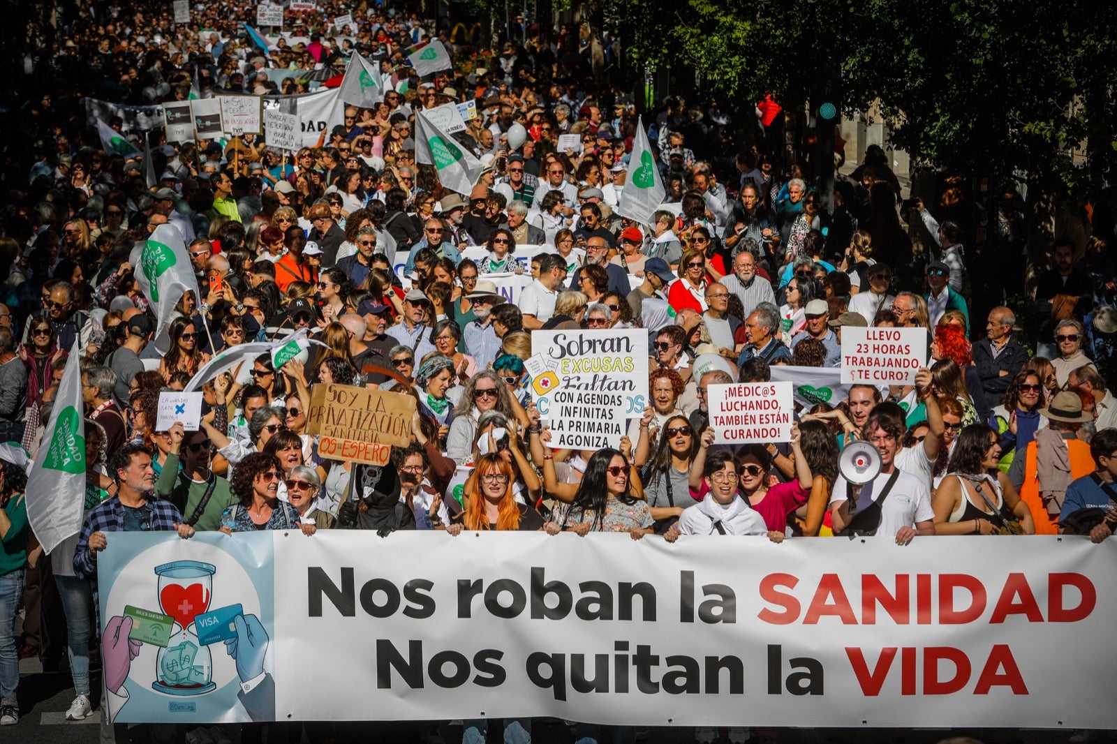 Las imágenes de la manifestación por la Sanidad de este sábado en Granada