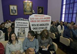 Protesta de los vecinos de Las Protegidas en un pleno municipal de 2013.