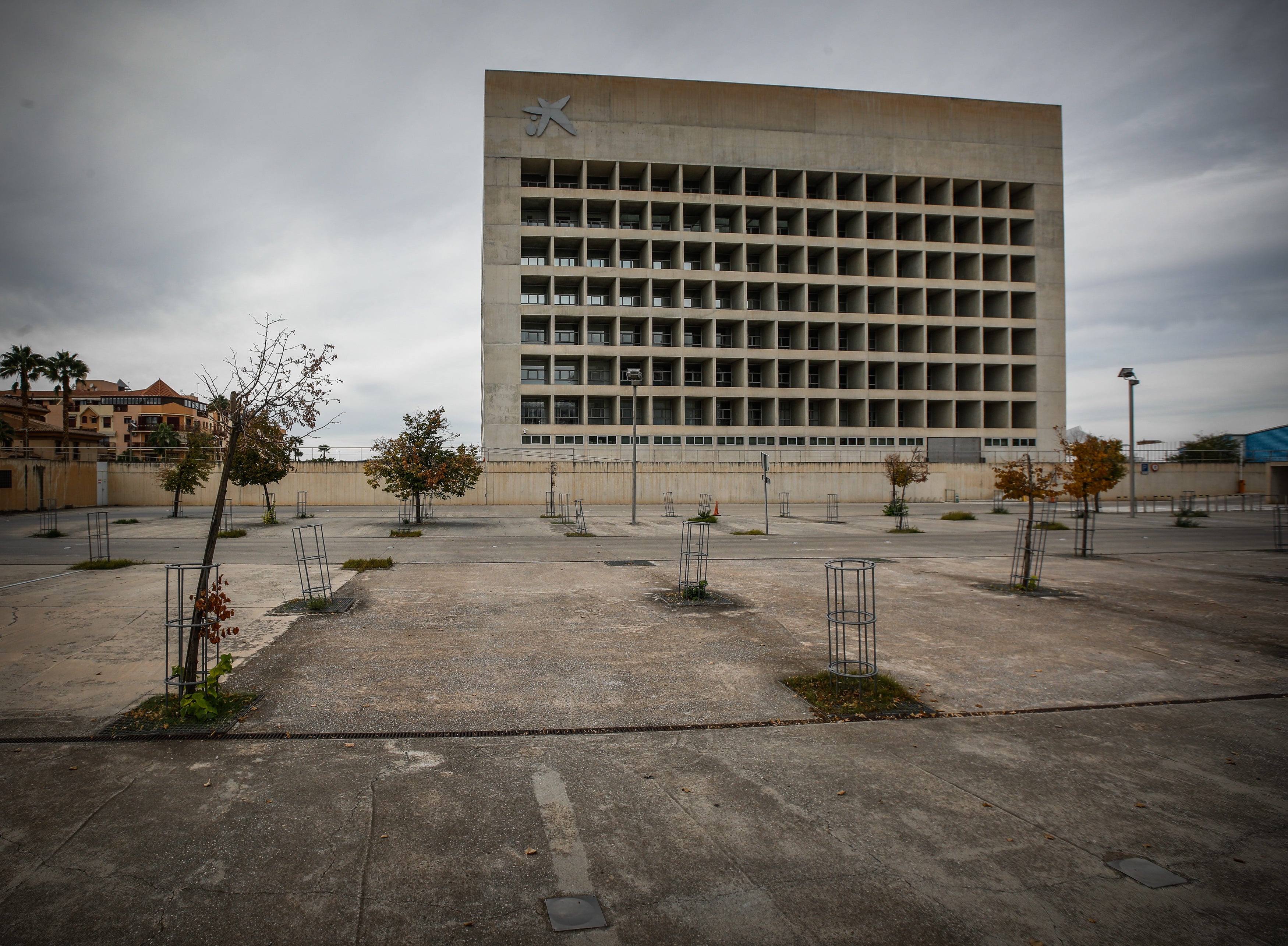 El Cubo cuenta con trescientas plazas de aparcamiento subterráneas y otras cien en superficie.