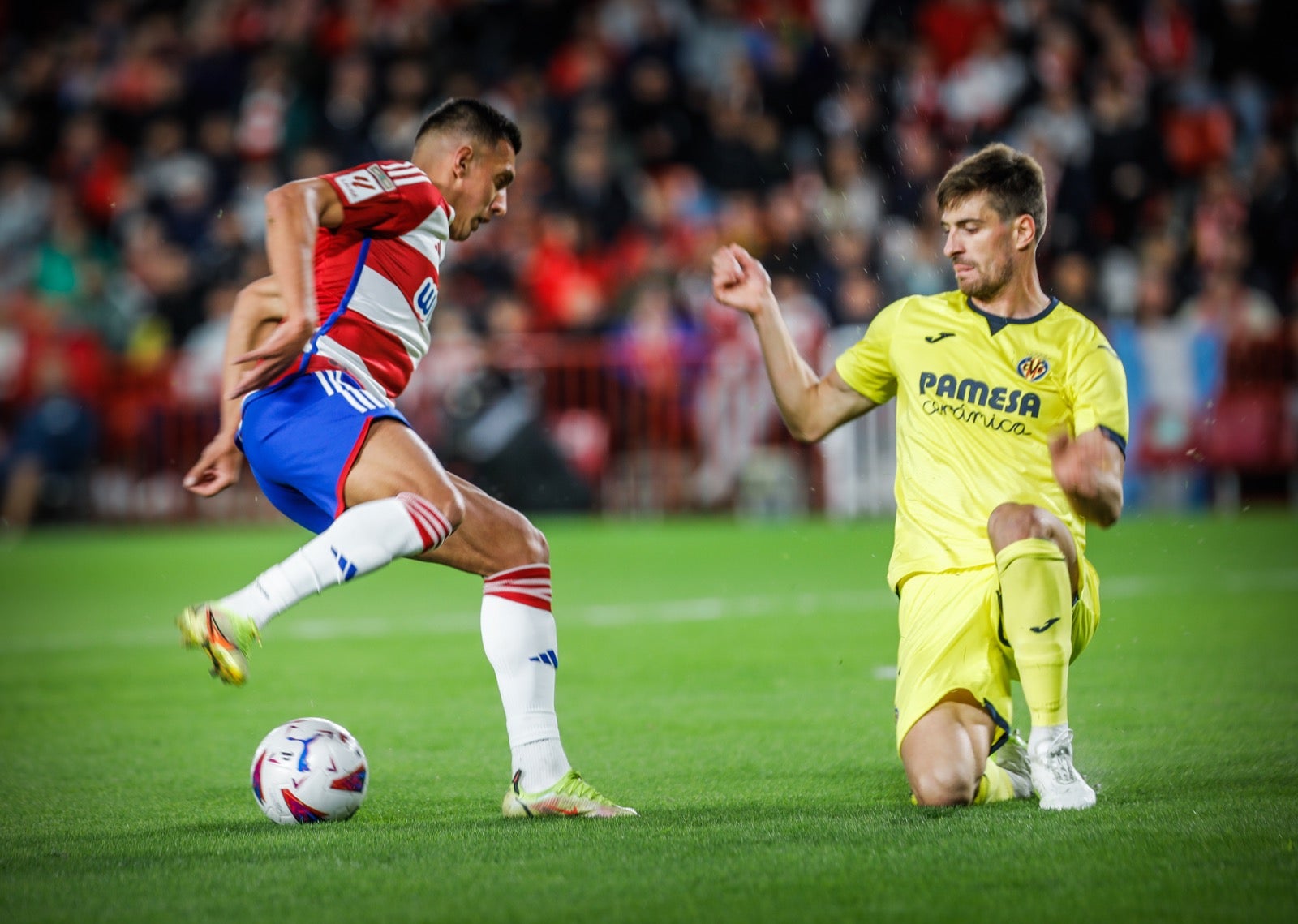 Las imágenes del Granada-Villarreal a pie de campo