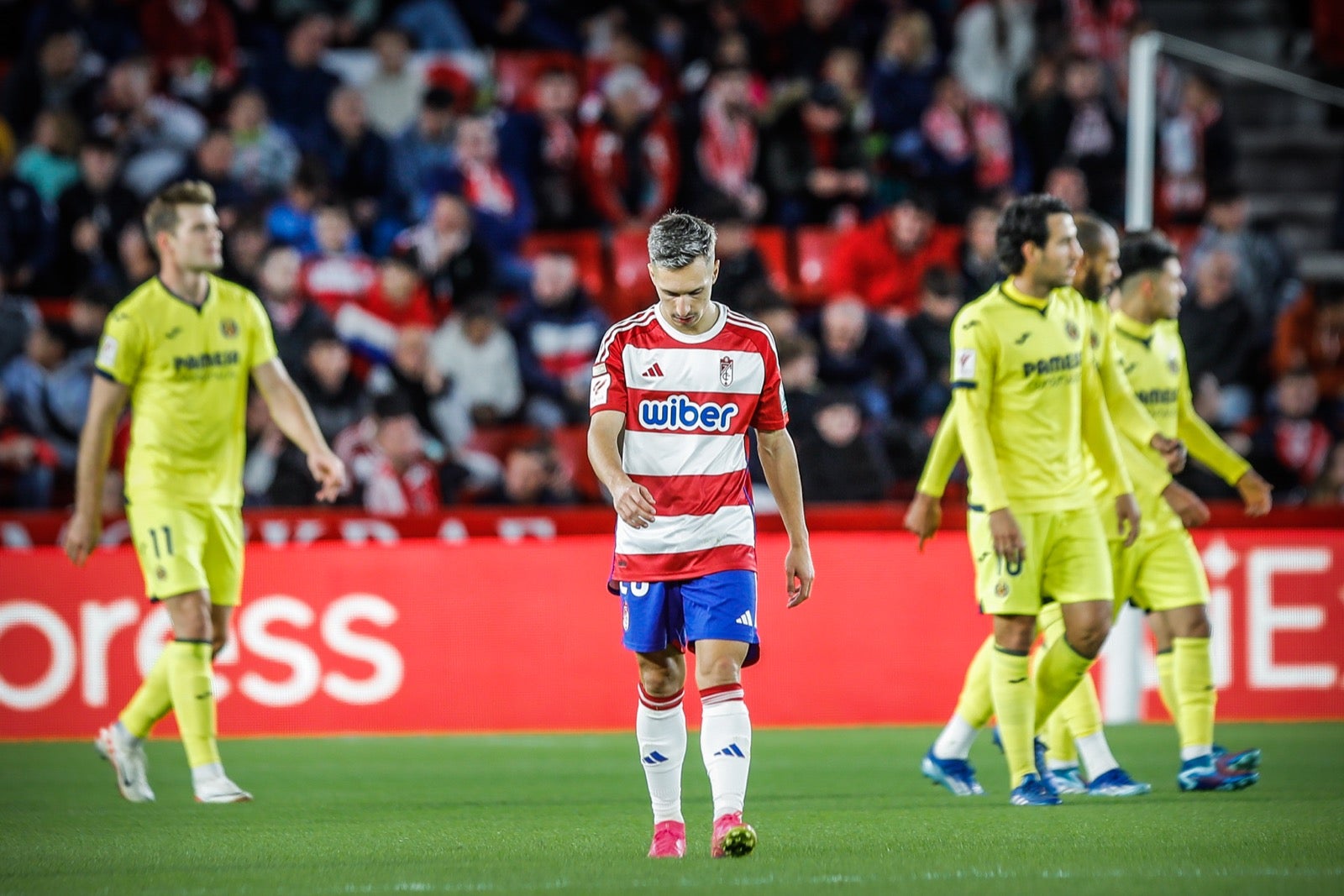 Las imágenes del Granada-Villarreal a pie de campo