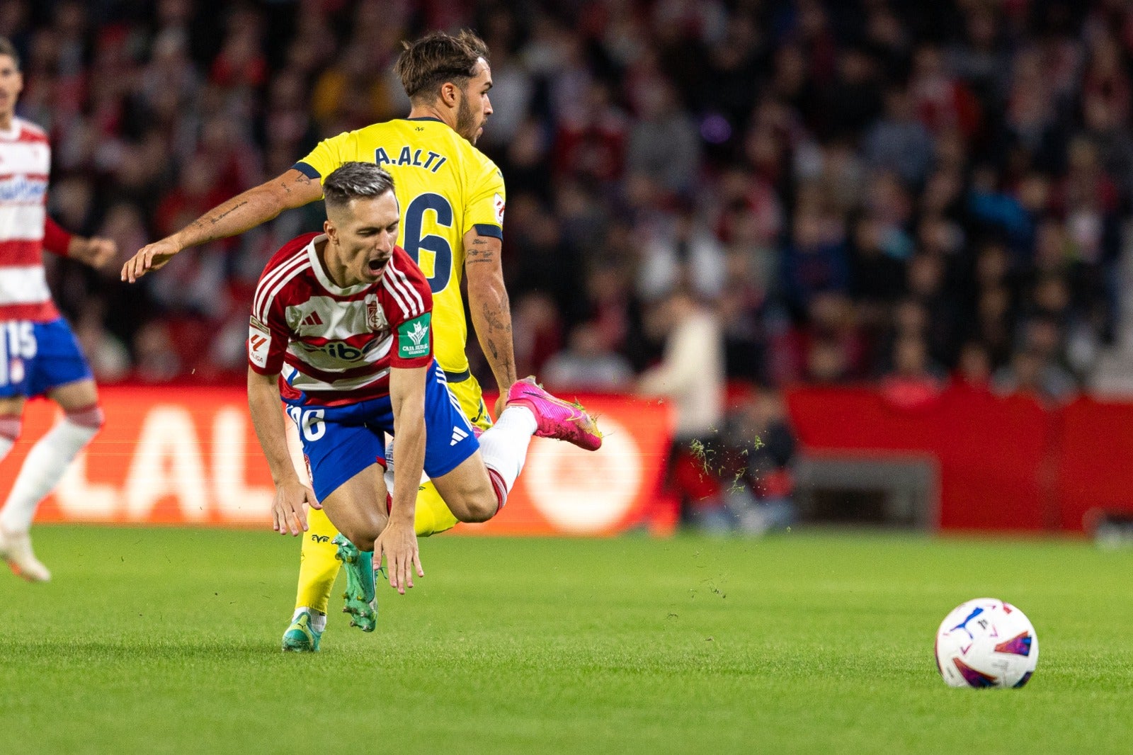 Las imágenes del Granada-Villarreal a pie de campo