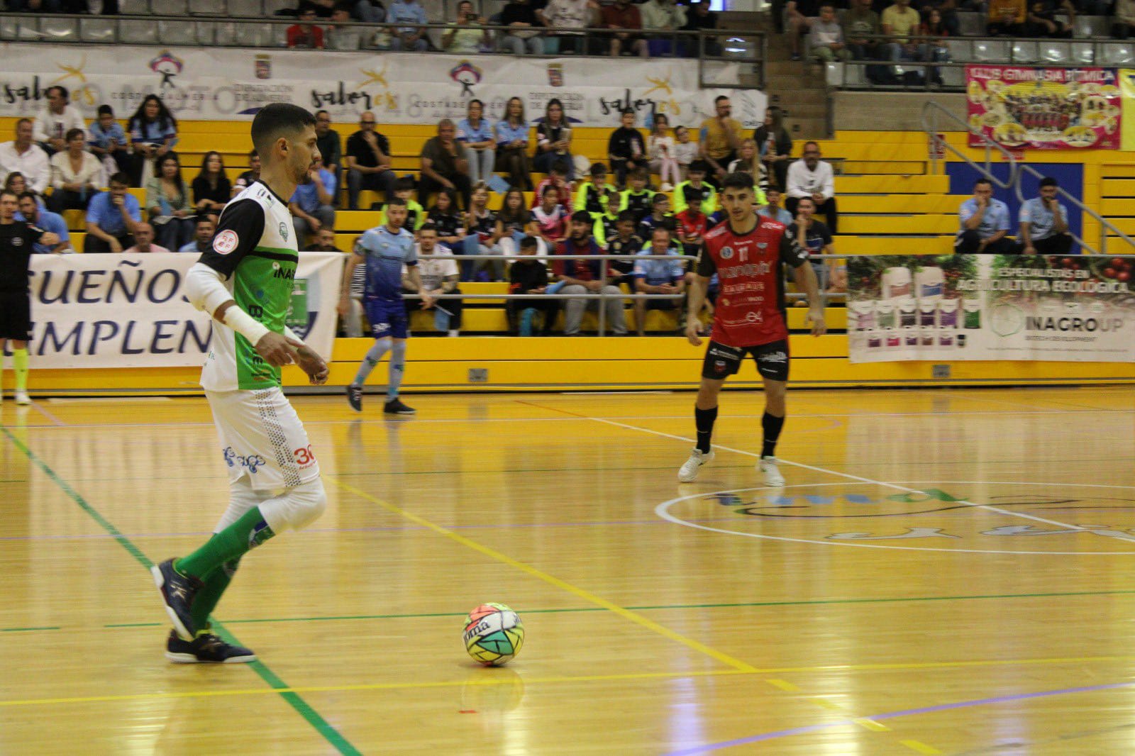 El Ejido Futsal terminó con el juego de cinco para buscar el triunfo.