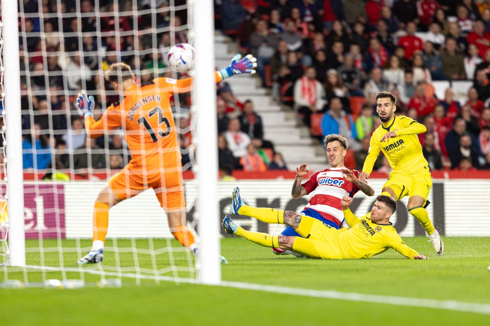 Las imágenes del Granada-Villarreal a pie de campo