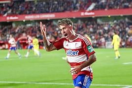 Lance del partido entre el Granada y el Villarreal