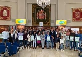 Entrega de los reconocimientos a los centros educativos.