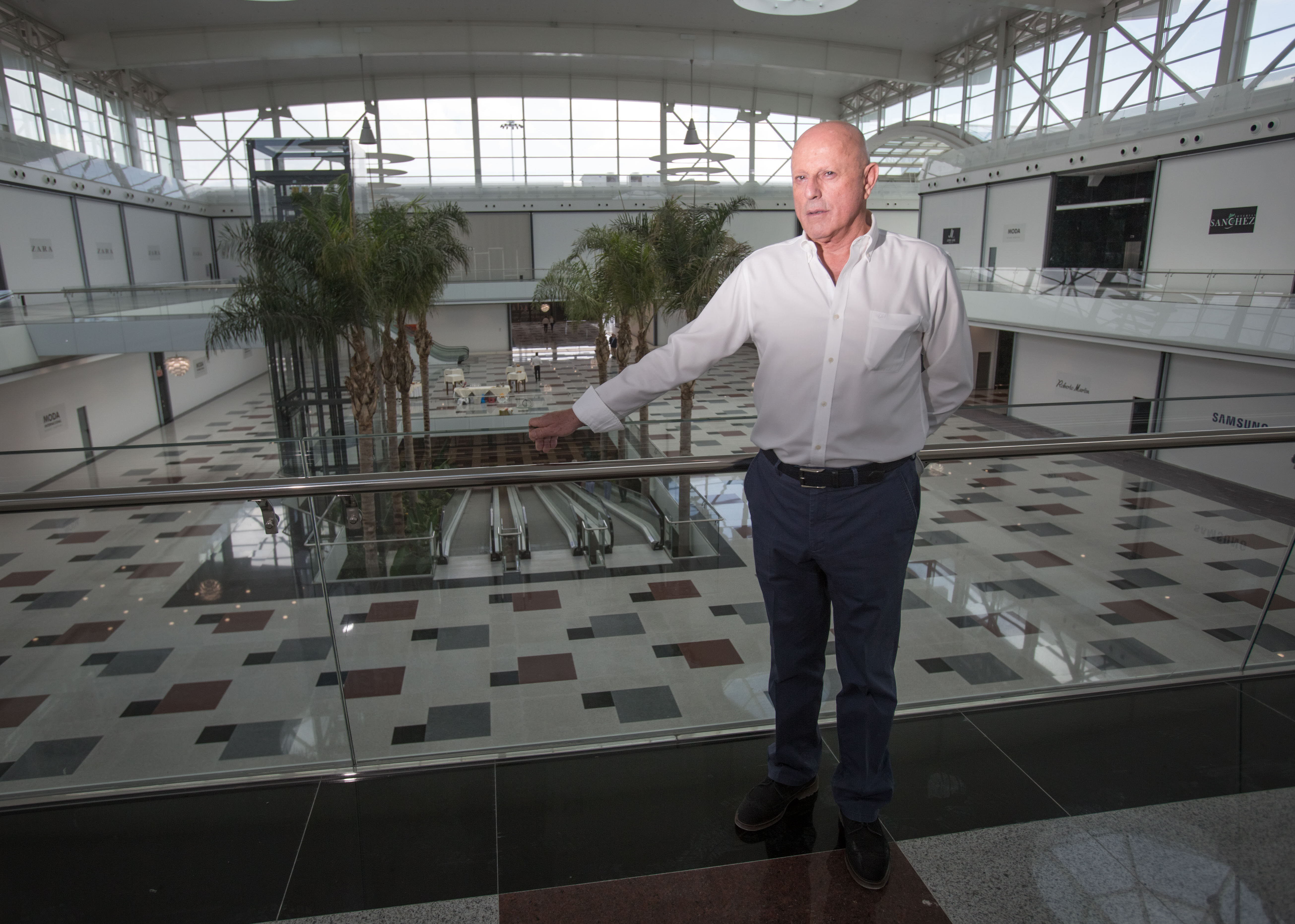 Tomás Olivo, en los días previos a la apertura del centro comercial Nevada.