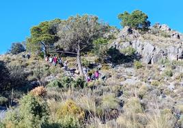 Rescate de personas en cerro Huenes por parte de la Guardia Civil.